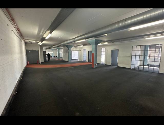 5,007M² WAREHOUSE FOR SALE IN PAARDEN EILAND